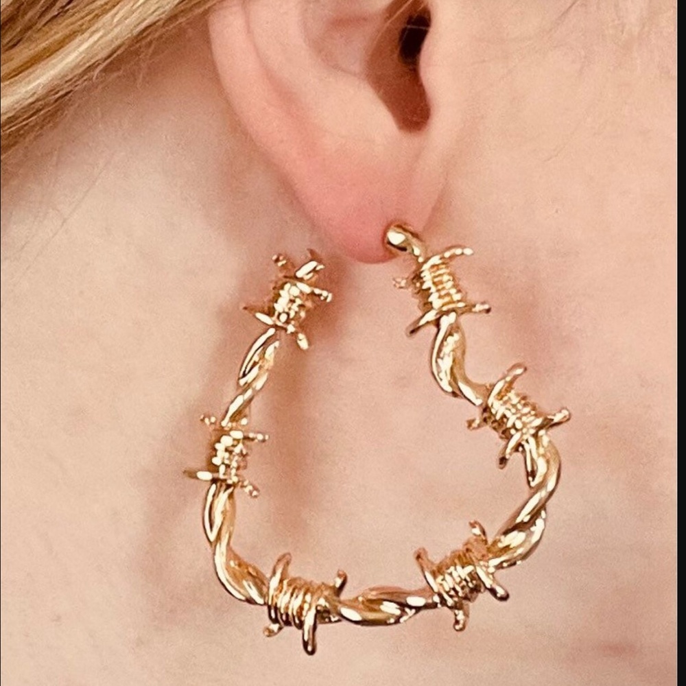 Heart Wire Hoop Earrings M487 - Picture 2 of 4